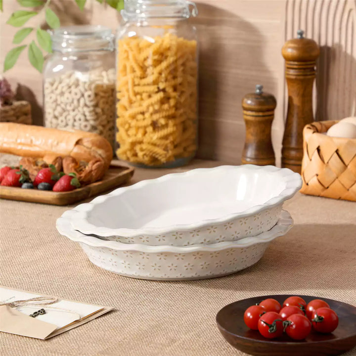 Stoneware Fluted Pie Pan In Delicate Daisy, Combining Functionality And Style For Perfect Baking Results And Beautiful Presentation.