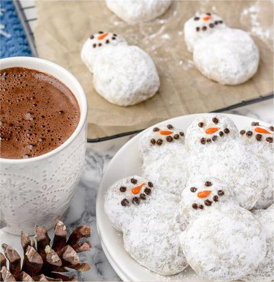 Delicias dulces de invierno: receta perfecta de galletas de bola de nieve y porcelana