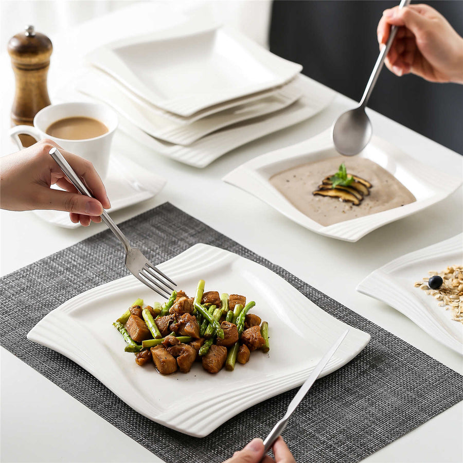 Amparo 30 Piece Porcelain Dinnerware Set