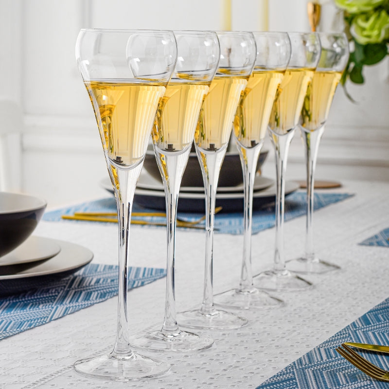 A guide to modern drinkware sets including tumblers, highballs, stemware, and durable glasses, with tips for choosing, using, and caring for family-friendly kitchen glassware.