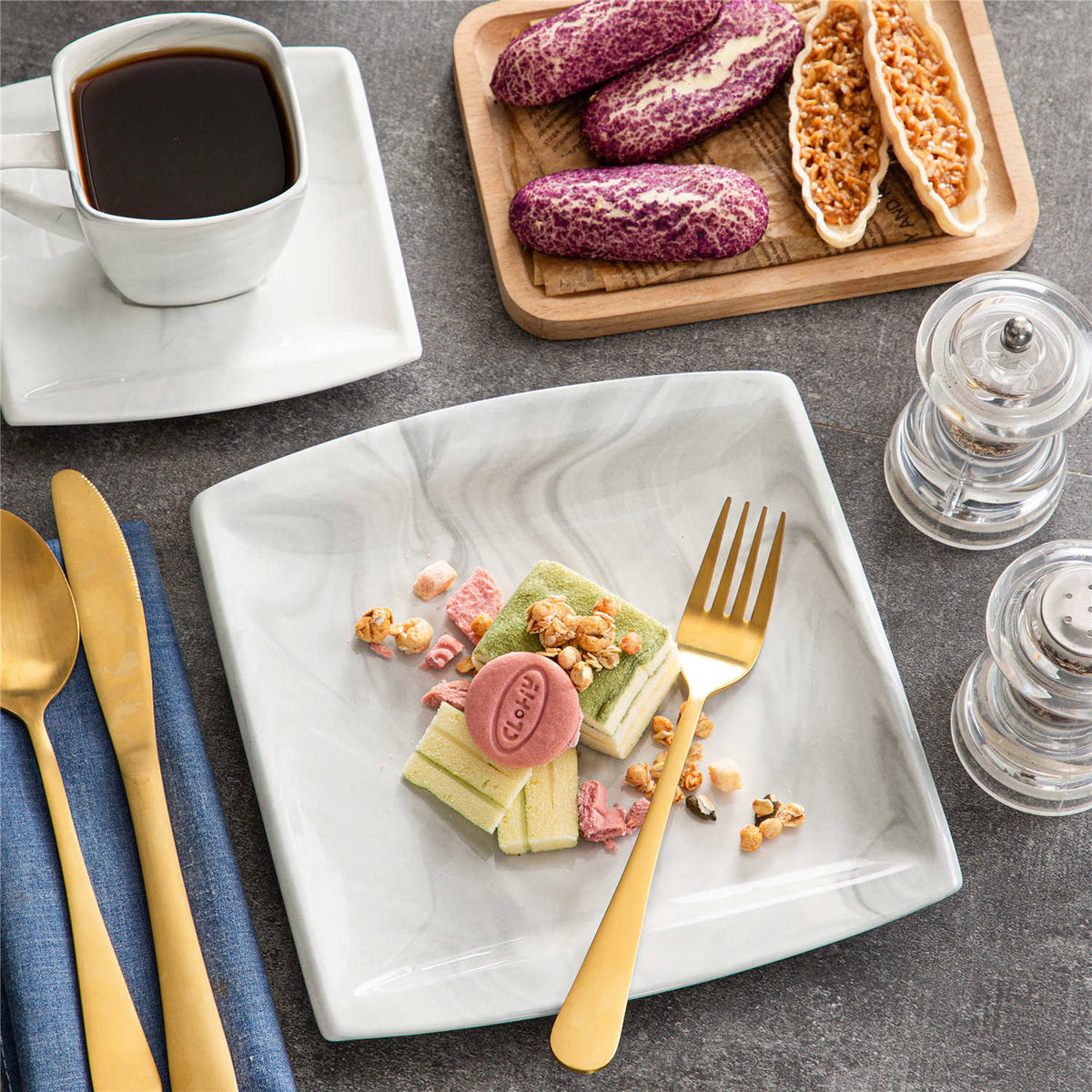 Porcelain vs. Plastic: Which is Better for the Environment and Your Health?