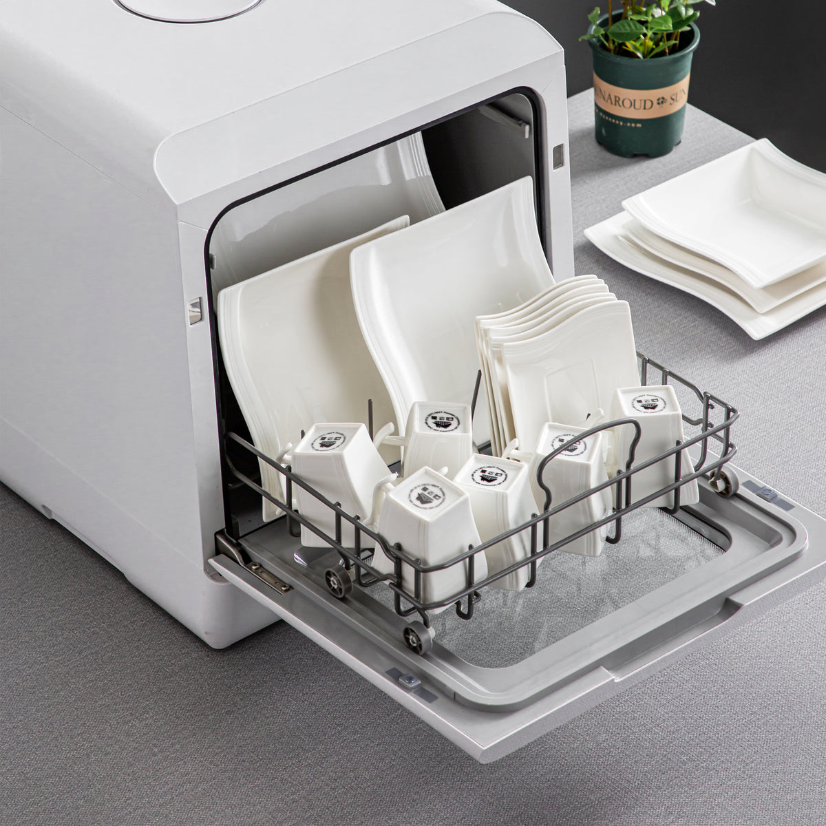 Elevate Your Dining Experience with Stunning and Safe Dinnerware Sets