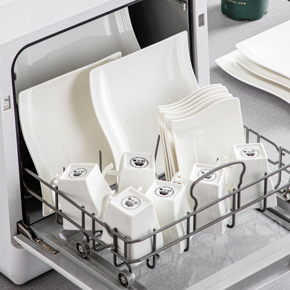 4 Easy Steps To Maintain Your Porcelain Tableware