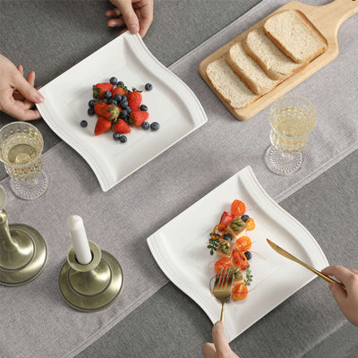 4 conseils pour créer une présentation époustouflante de votre dîner de fête sur un service en porcelaine moderne