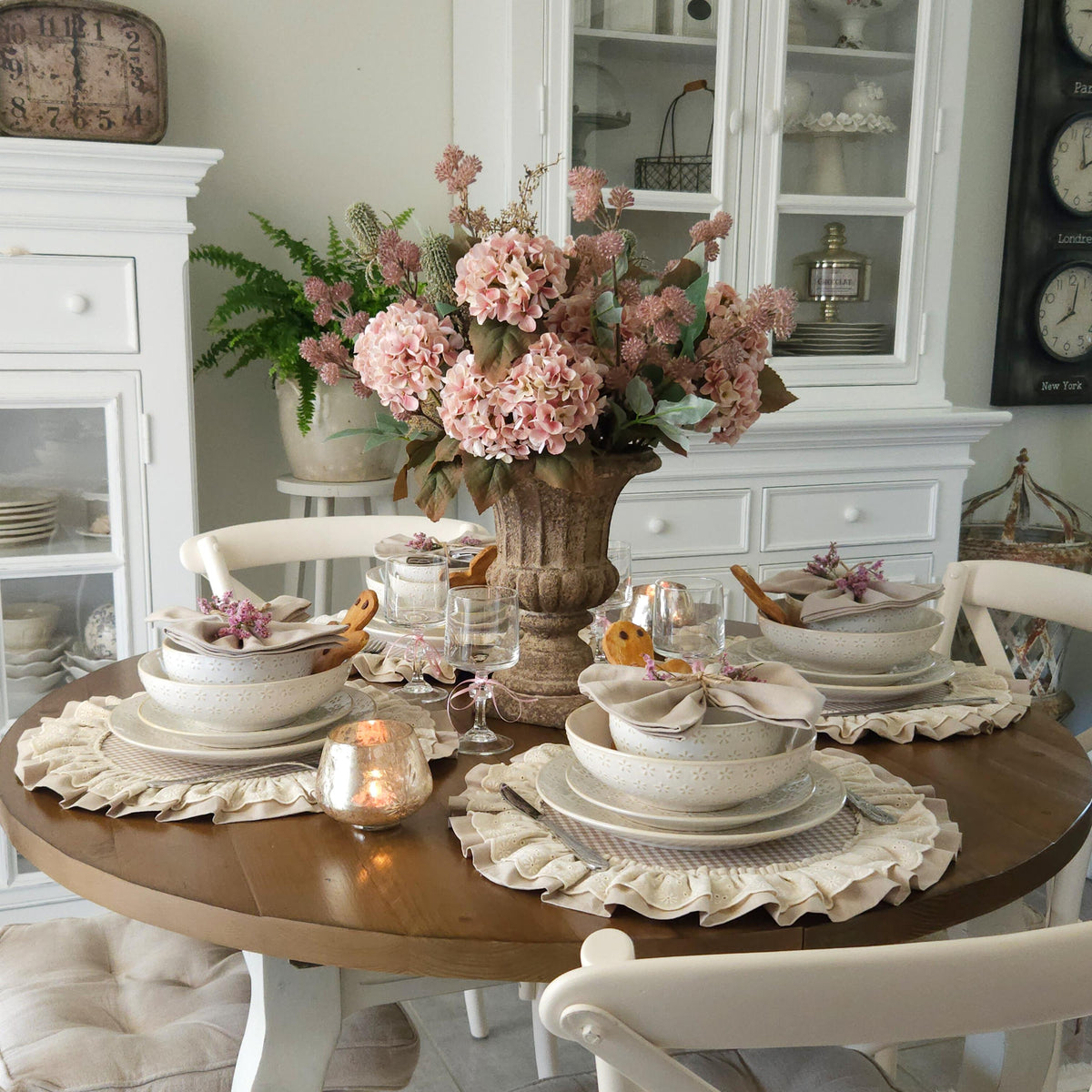 Beautiful seasonal table centrepiece ideas for year-round celebrations, featuring floral, rustic, and festive table decor inspiration.