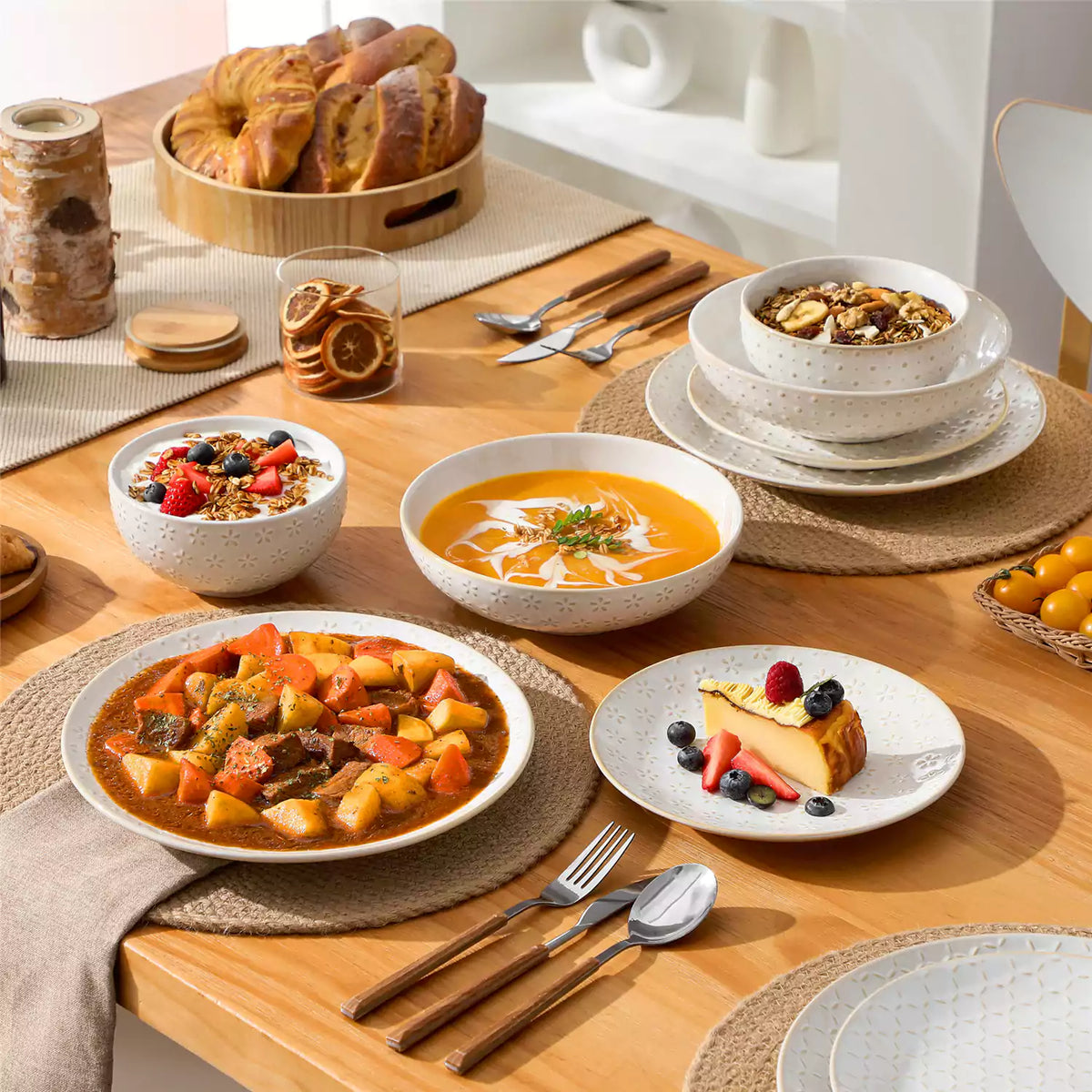 Oven-safe dinnerware including porcelain and stoneware plates and bowls, highlighting their heat resistance, durability, and practical use for cooking, serving, and entertaining.