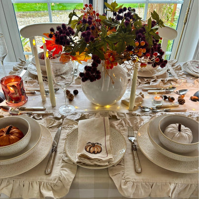 Una Fiera Festa di Halloween Realizzata con Ceramica Rustica