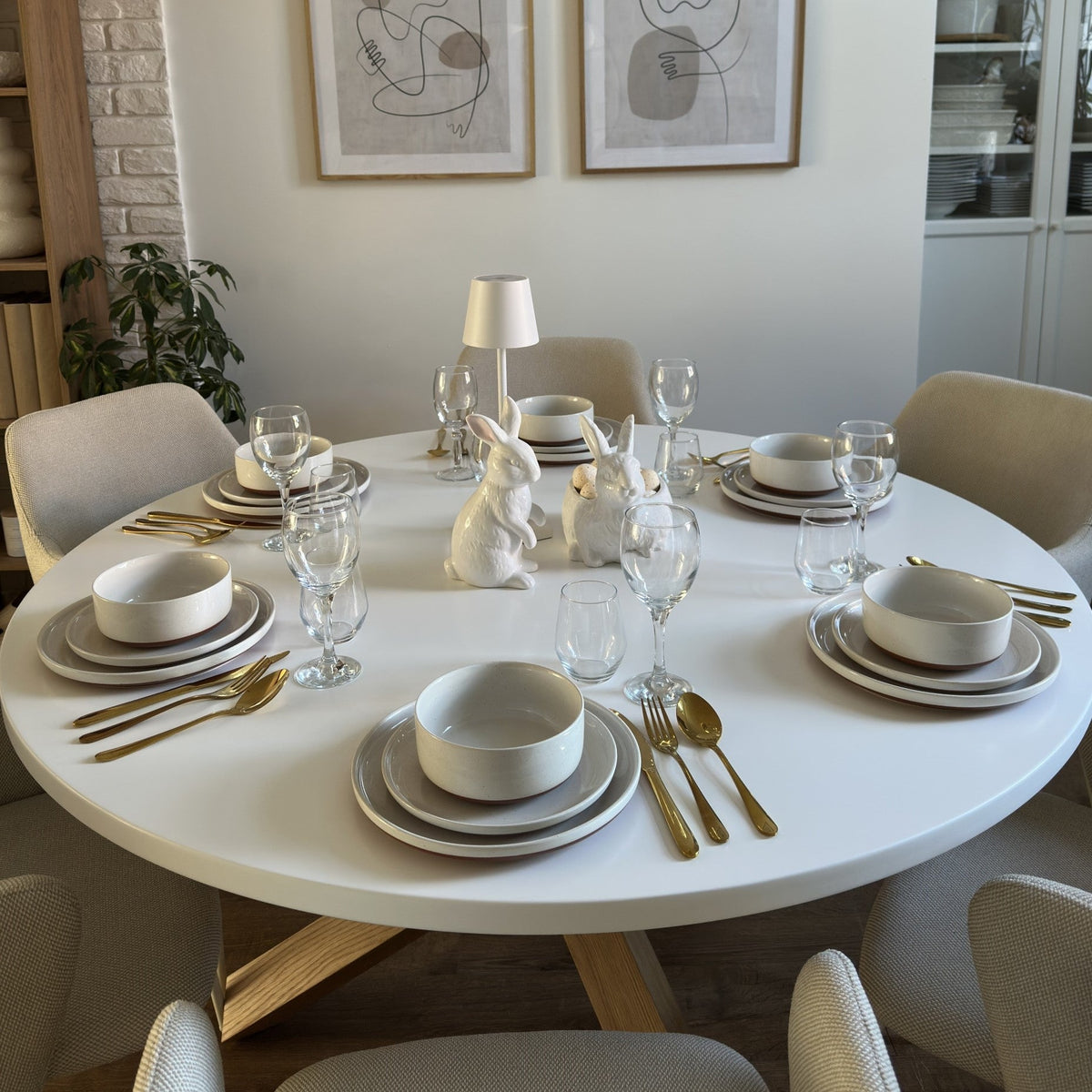 Set vs mismatched dinnerware for a first home, comparing porcelain dinnerware sets for everyday use