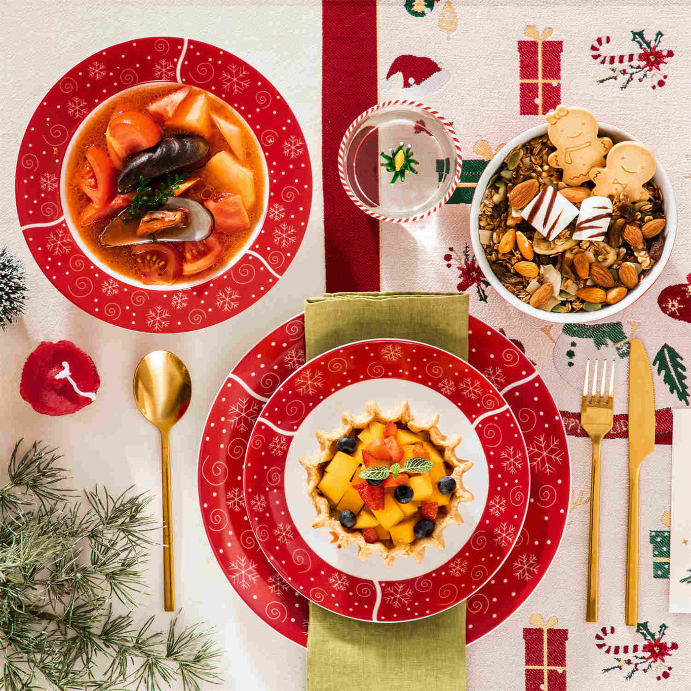 MALACASA Christmastree 16-Piece Porcelain Dinnerware Set, Adorned with beautiful Christmas tree patterns, adding a festive touch to your holiday table.