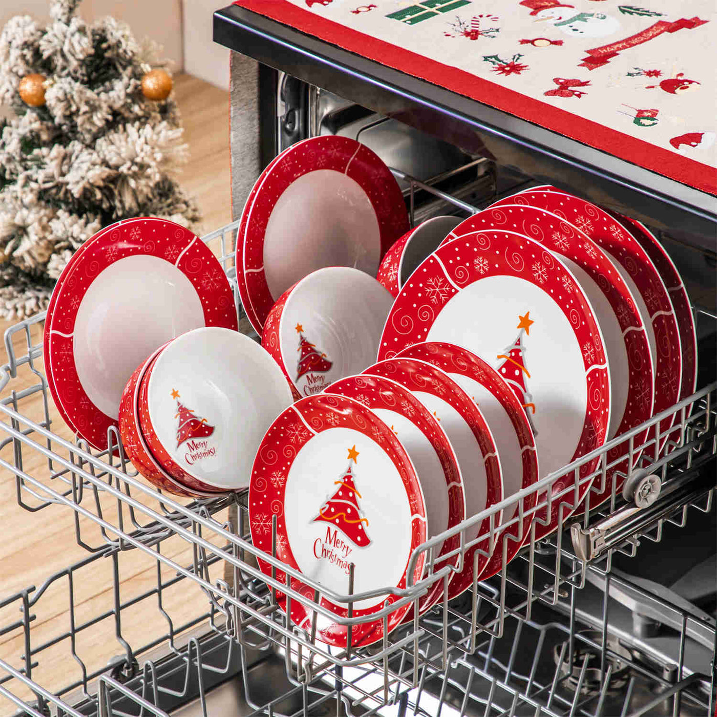 MALACASA Christmastree 16-Piece Porcelain Dinnerware Set, Adorned with beautiful Christmas tree patterns, adding a festive touch to your holiday table.