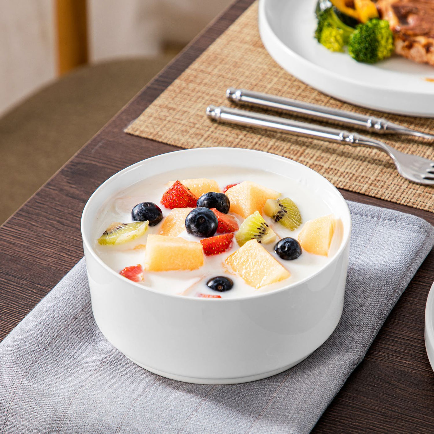 MALACASA Leah 24 piece porcelain dinnerware set for 6, raised base#color_ivory-white