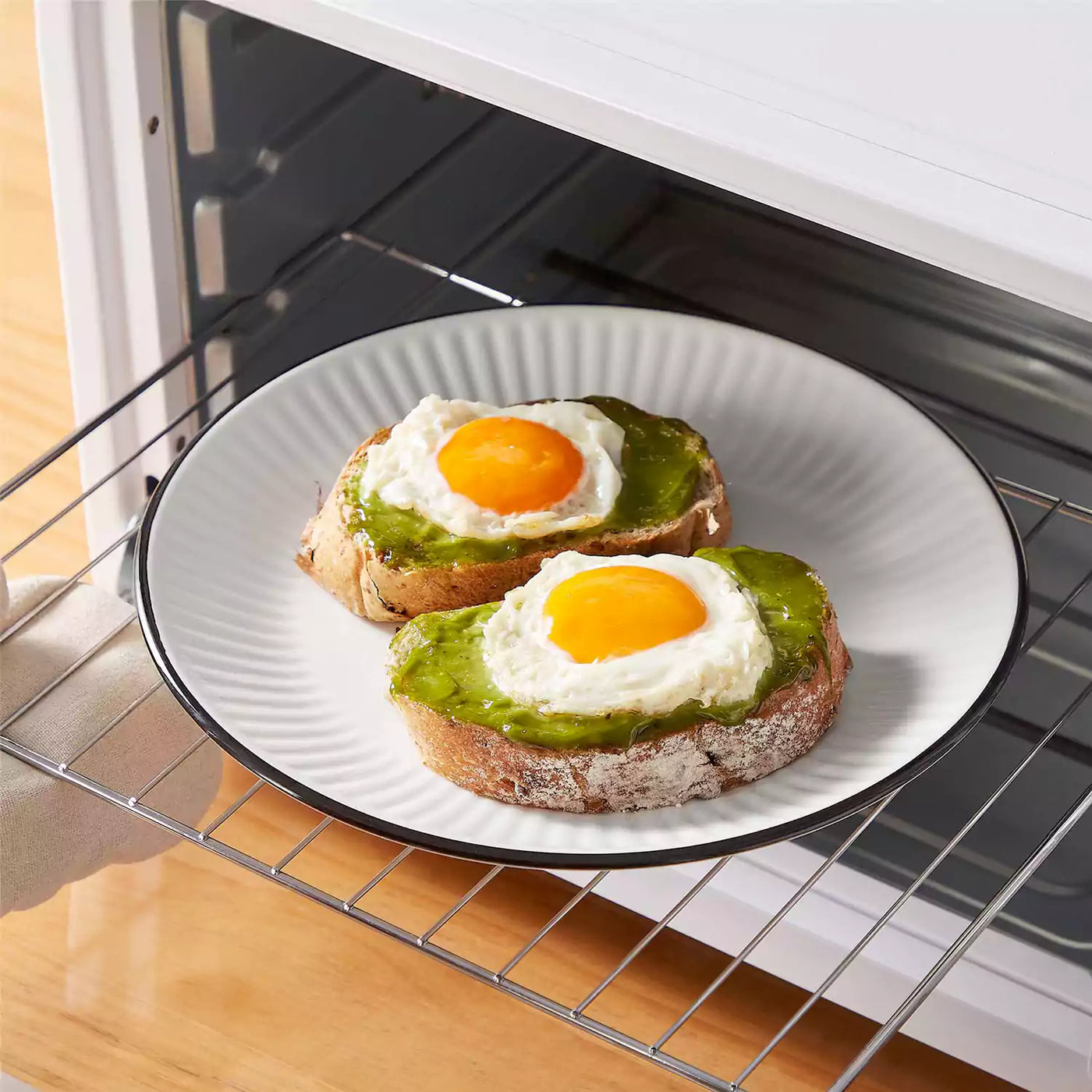 Leila Porcelain Dinnerware Set with Ribbed Design, 4-Person - Black Trim#color_black-trim