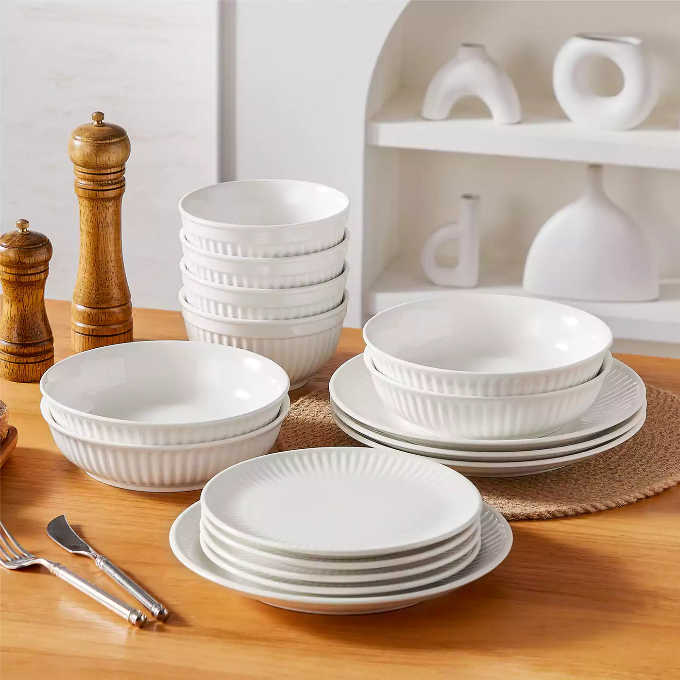 16 Piece Dinnerware Set with Ribbed Design | Leila