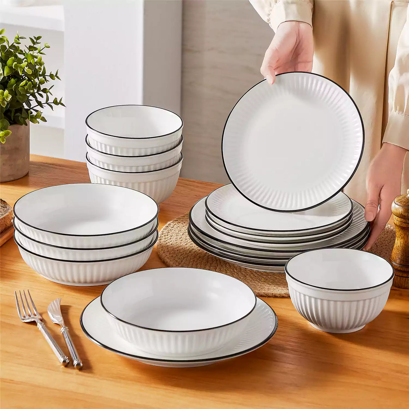 Leila 16 Piece Dinnerware Set - Black Trim#color_black-trim