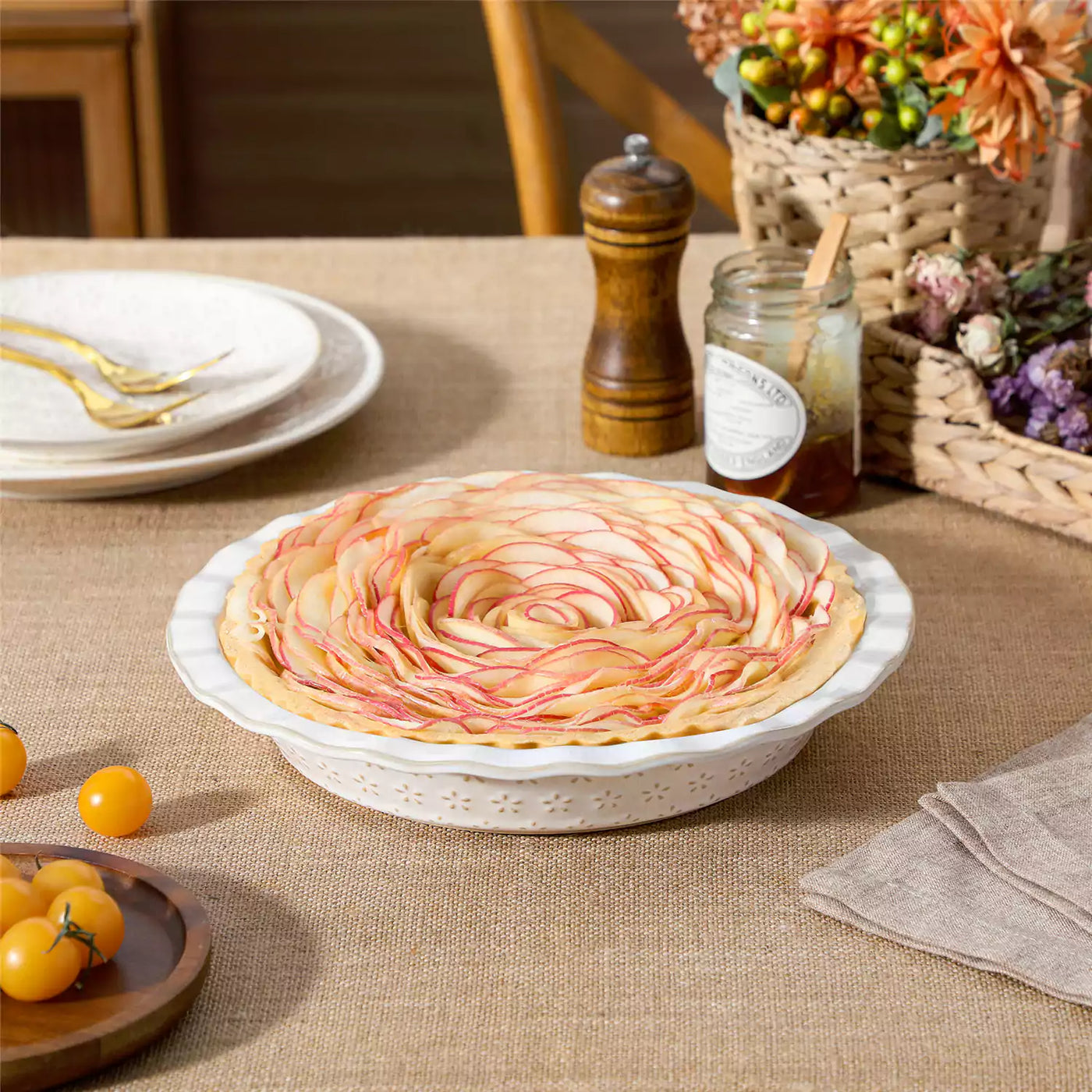 Lydia Fluted Pie Pan – Vintage Stoneware for Perfect Pies