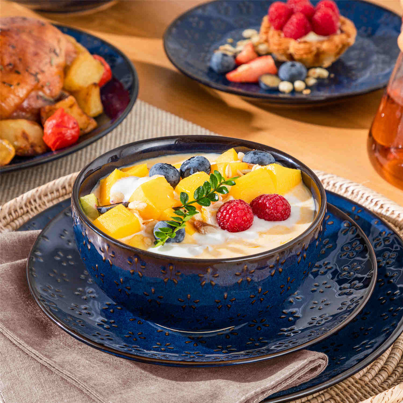 MALACASA Refined Lydia 16-piece deep starry blue dinnerware set with daisy pattern, featuring roasted chicken, oatmeal, and creamy mushroom soup - Delicate Daisy#pattern_delicate-daisy