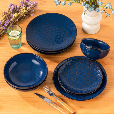 MALACASA Refined Lydia 16-piece deep starry blue dinnerware set with daisy pattern, featuring roasted chicken, oatmeal, and creamy mushroom soup - Delicate Daisy#pattern_delicate-daisy