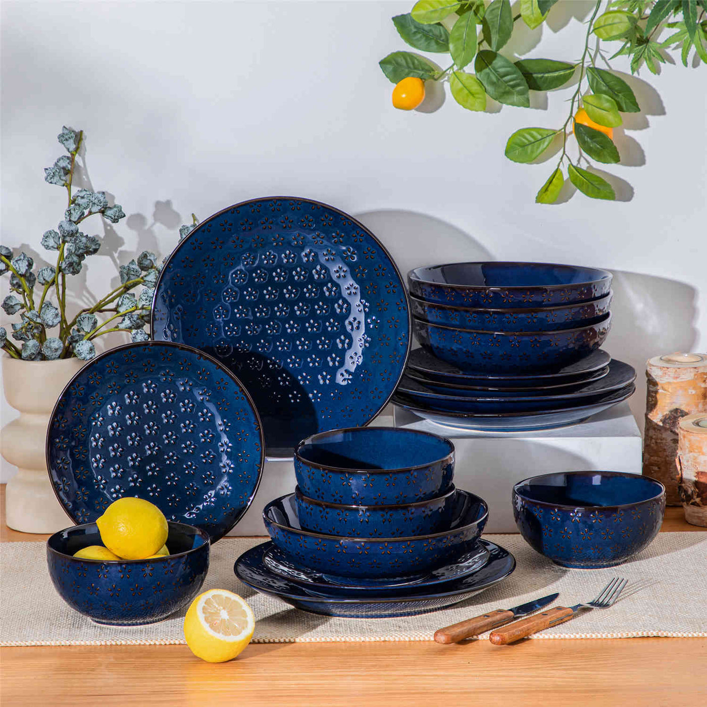 MALACASA Refined Lydia 16-piece deep starry blue dinnerware set with daisy pattern, featuring roasted chicken, oatmeal, and creamy mushroom soup - Delicate Daisy#pattern_delicate-daisy