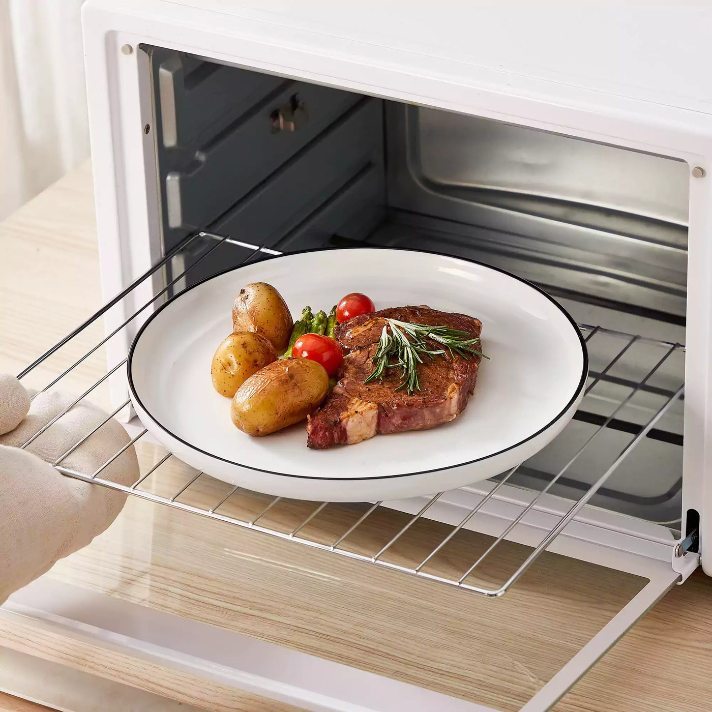 MINA porcelain dinnerware set featuring curved-edge plates and bowls with lifted rims#color_black-trim