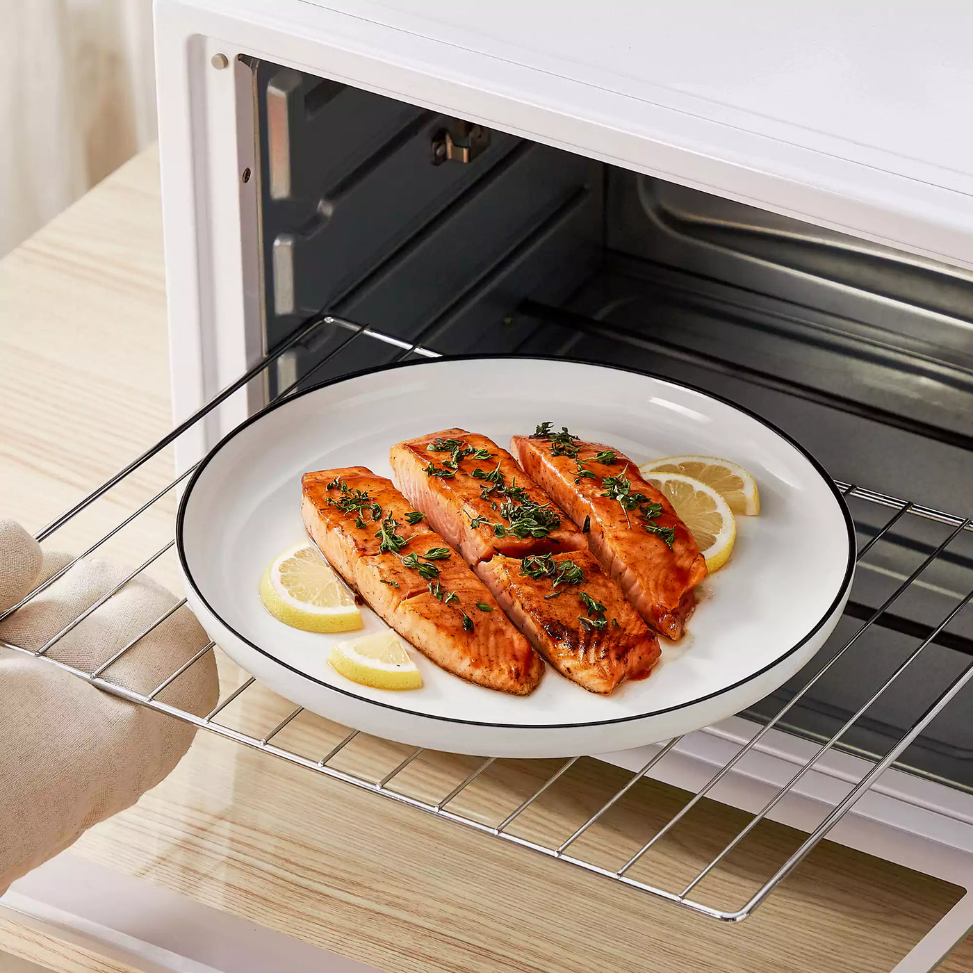 MINA porcelain dinnerware set featuring curved-edge plates and bowls with lifted rims#color_black-trim