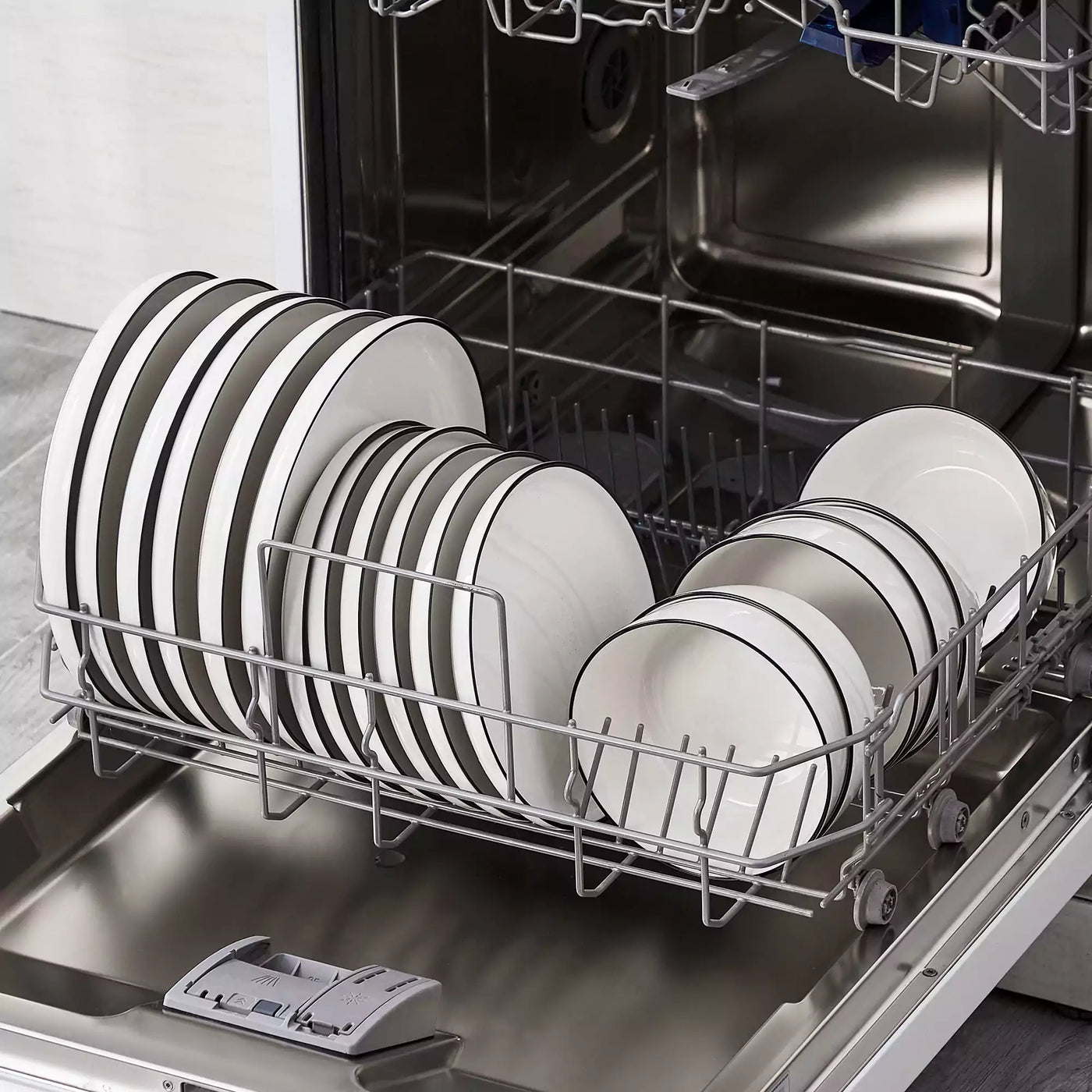 MINA porcelain dinnerware set featuring curved-edge plates and bowls with lifted rims#color_black-trim