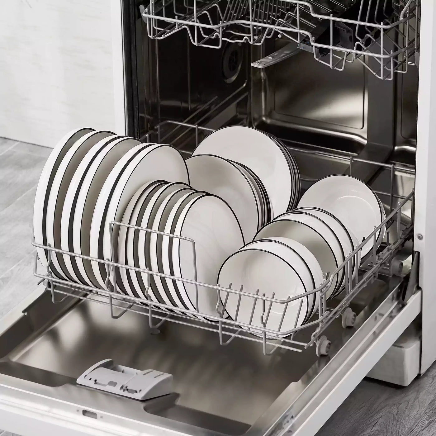 MINA porcelain dinnerware set featuring curved-edge plates and bowls with lifted rims#color_black-trim