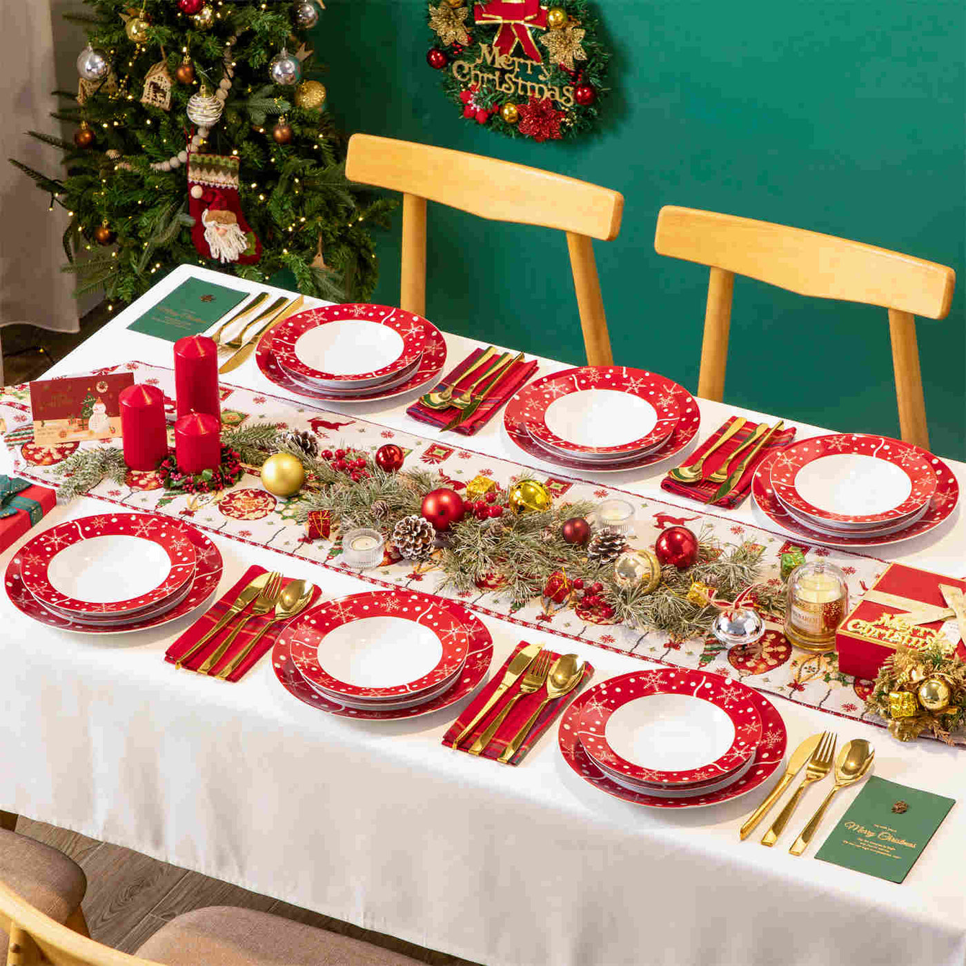 MALACASA Santaclaus 18-Piece Porcelain Dinnerware Set, Featuring a Cheerful Santa Claus Design, Ideal for Holiday Celebrations.