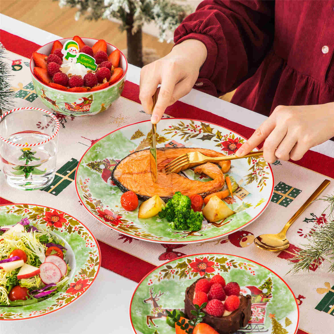 MALACASA Xmas Reindeer Sleigh 16 Piece Porcelain Dinnerware Set, All Beautifully Adorned with Cheerful Reindeer and Holiday Motifs. Perfect for Holiday Celebrations, this Dinnerware Adds a Warm, Whimsical Touch to Any Dining Experience, Making Every Meal Feel Special and Festive.