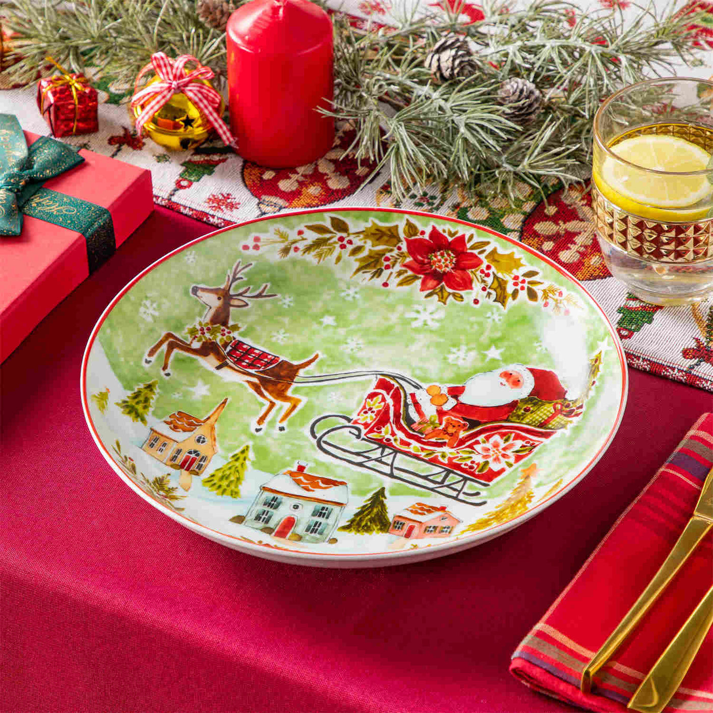 MALACASA Porcelain Christmas Reindeer Sleigh Pasta Bowls Set of 4, Classic Red and Green Holiday Theme, Ideal for Festive Table Settings, Xmas Home Decor, and Holiday Parties.