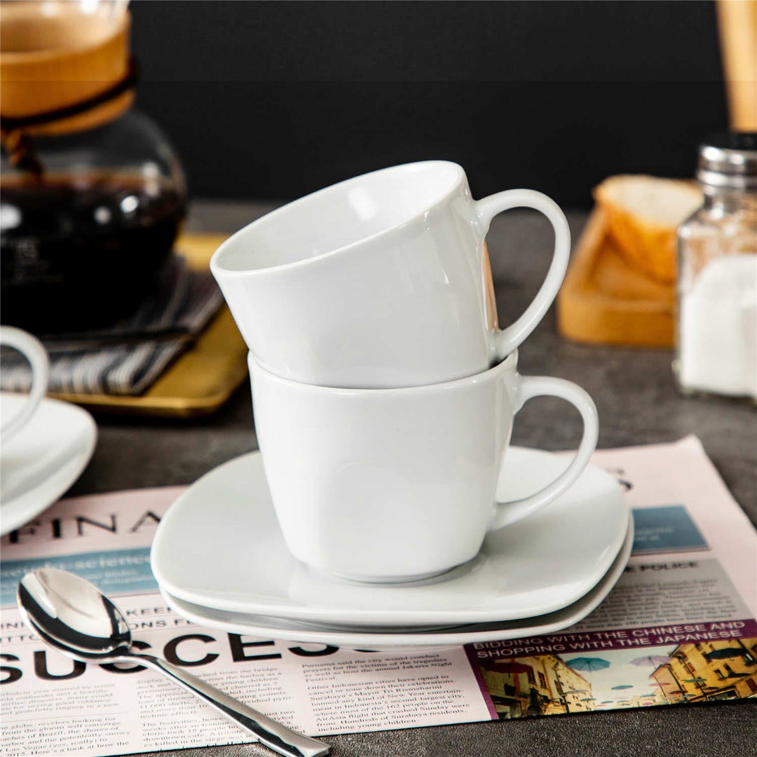 Tasse en porcelaine avec illustration helen b - zen with cats